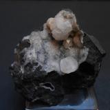 Fluorapofilita-K y Prehnita<br />Río Little Salmon, Condado Idaho, Idaho, USA<br />6 x 5 x 5 cm<br /> (Autor: Antonio Alcaide)