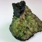 Enclave peridotítico en basaltoCaletón del Rijo, Yaiza, Lanzarote, Provincia de Las Palmas, Canarias, España6 x 4 cm. (Autor: FranHB)