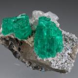 Beryl (variety emerald), Albite (variety cleavelandite), Dolomite, Pyrite<br />Chivor mining district, Piedra de Chulo Mine, Municipio Chivor, Eastern Emerald Belt, Boyacá Department, Colombia<br />45x33x23mm, largest aggregate=18x16mm<br /> (Author: Fiebre Verde)