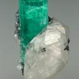 Beryl (variety emerald), Calcite<br />La Pita mining district, Municipio Maripí, Western Emerald Belt, Boyacá Department, Colombia<br />xl=25x8mm<br /> (Author: Fiebre Verde)