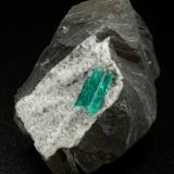 Beryl (variety emerald), Albite (variety cleavelandite)<br />Chivor mining district, Municipio Chivor, Eastern Emerald Belt, Boyacá Department, Colombia<br />35x32x20mm, xl=9mm<br /> (Author: Fiebre Verde)