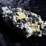 Sphalerite, Chalcopyrite, QuartzZona minera Madan, Montes Rhodope, Smolyan Oblast, Bulgaria130 mm X 55 mm X 45 mm (Author: Robert Seitz)