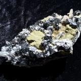 Sphalerite, Chalcopyrite, Quartz<br />Madan mining area, Rhodope Mountains, Smolyan Oblast, Bulgaria<br />130 mm X 55 mm X 45 mm<br /> (Author: Robert Seitz)