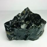 Obsidiana<br />Pico Viejo (Montaña Chahorra), Parque nacional del Teide, Tenerife, Provincia de Santa Cruz de Tenerife, Canarias, España<br />4  x 5 cm<br /> (Autor: FranHB)