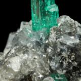 Beryl (variety emerald), Calcite, Fluorite<br />Chivor mining district, Municipio Chivor, Eastern Emerald Belt, Boyacá Department, Colombia<br />25x24x21mm, main xl=10mm<br /> (Author: Fiebre Verde)