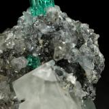 Beryl (variety emerald), Calcite, Fluorite<br />Chivor mining district, Municipio Chivor, Eastern Emerald Belt, Boyacá Department, Colombia<br />25x24x21mm, main xl=10mm<br /> (Author: Fiebre Verde)