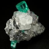 Beryl (variety emerald), Calcite, Fluorite<br />Chivor mining district, Municipio Chivor, Eastern Emerald Belt, Boyacá Department, Colombia<br />25x24x21mm, main xl=10mm<br /> (Author: Fiebre Verde)