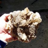 Quartz<br />Ceres, Warmbokkeveld Valley, Ceres, Valle Warmbokkeveld, Witzenberg, Cape Winelands, Western Cape Province, South Africa<br />Fingers for size<br /> (Author: Pierre Joubert)