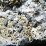 Tennantite with Pyrite and QuartzMina Tsumeb, Tsumeb, Región Otjikoto, Namibia90mmx80mmx30mm (Author: Heimo Hellwig)