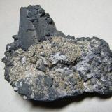 Tennantite with Pyrite and QuartzMina Tsumeb, Tsumeb, Región Otjikoto, Namibia90mmx80mmx30mm (Author: Heimo Hellwig)