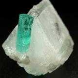 Beryl (variety emerald), Calcite, Dolomite<br />Muzo mining district, Western Emerald Belt, Boyacá Department, Colombia<br />25x23x21mm, main xl=12mm<br /> (Author: Fiebre Verde)