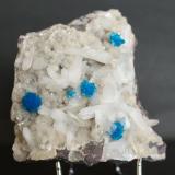 Cavansite and Stilbite-Ca and Heulandite<br />Wagholi Quarry, Wagholi, Pune District (Poonah District), Maharashtra, India<br />80mm x 80mm x 40mm<br /> (Author: Philippe Durand)