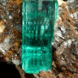 Beryl (variety emerald), Calcite<br />Chivor mining district, Buena Vista Mine, Municipio Ubalá, Eastern Emerald Belt, Cundinamarca Department, Colombia<br />44x55x36mm, xl=13mm<br /> (Author: Fiebre Verde)