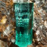 Beryl (variety emerald), Calcite<br />Chivor mining district, Buena Vista Mine, Municipio Ubalá, Eastern Emerald Belt, Cundinamarca Department, Colombia<br />44x55x36mm, xl=13mm<br /> (Author: Fiebre Verde)