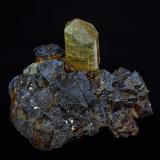 Fluorapatite, Hematite after Magnetite (variety martite)Iron Springs District, Iron County, Utah, USA5.1 x 4.0 cm (Author: am mizunaka)
