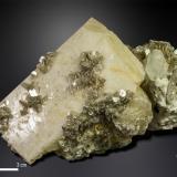 Microcline with Beryl<br />Shigar Valley, Shigar District, Gilgit-Baltistan (Northern Areas), Pakistan<br />118 X 84 mm<br /> (Author: Manuel Mesa)