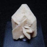 Calcita pseudo Glauberita<br />Camp Verde, Distrito Camp Verde, Condado Yavapai, Arizona, USA<br />20x30 mm<br /> (Autor: Ignacio)