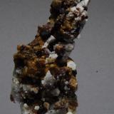 Espinela con Clinohumita<br />Sierra de Mijas, Mijas, Comarca Costa del Sol Occidental, Málaga, Andalucía, España<br />6 x 3 cm<br /> (Autor: Ricardo Fimia)
