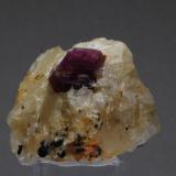 Espinela<br />Pein-Pyit, Mogok, Distrito Pyin-Oo-Lwin, Región Mandalay (Division Mandalay), Myanmar (Burma)<br />4 x 4 cm<br /> (Autor: Ricardo Fimia)