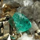 Beryl (variety emerald), Albite (variety cleavelandite), Pyrite, Calcite<br />Chivor mining district, Municipio Chivor, Eastern Emerald Belt, Boyacá Department, Colombia<br />47x16x29mm, xl=4mm<br /> (Author: Fiebre Verde)