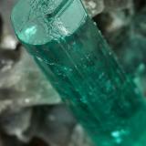 Beryl (variety emerald), Albite (variety cleavelandite), Dolomite, Pyrite<br />Chivor mining district, Palo Arañado Mine, Municipio Chivor, Eastern Emerald Belt, Boyacá Department, Colombia<br />109x41x64mm, main xl=34mm<br /> (Author: Fiebre Verde)