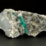 Beryl (variety emerald), Albite (variety cleavelandite), Dolomite, Pyrite<br />Chivor mining district, Palo Arañado Mine, Municipio Chivor, Eastern Emerald Belt, Boyacá Department, Colombia<br />109x41x64mm, main xl=34mm<br /> (Author: Fiebre Verde)