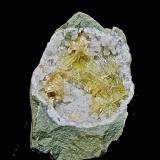 Barite and Dolomite on QuartzAfloramientos Carretera Estatal 37, Harrodsburg, Clear Creek, Condado Monroe, Indiana, USA6 cm with the group of intergrown barites about 4 cm (Author: Bob Harman)