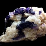 Fluorita, Cuarzo<br />Zona minera de Berbes, Berbes, Ribadesella, Comarca Oriente, Principado de Asturias (Asturias), España<br />8x6cm<br /> (Autor: Obsi)