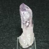 Cuarzo (variedad amatista)<br />Piedra Parada (Las Vigas), Municipio Tatatila, Veracruz (Veracruz de Ignacio de la Llave), México<br />10x45 mm<br /> (Autor: Ignacio)