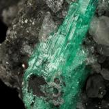 Beryl (variety emerald), Calcite, PyriteCoscuez (distrito minero), Municipio San Pablo de Borbur, Cinturón Esmeraldífero Occidental, Departamento Boyacá, Colombia100x63x107mm, aggregate=30x11mm (Author: Fiebre Verde)