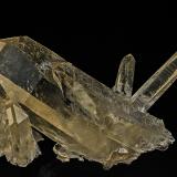 Quartz<br />Collier Creek Mine, Mount Ida, Montgomery County, Arkansas, USA<br />10.8 x 9.6 cm<br /> (Author: am mizunaka)