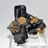 Ferberita, Siderita<br />Minas da Panasqueira, Aldeia de São Francisco de Assis, Covilhã, Castelo Branco, Cova da Beira, Centro, Portugal<br />6,5 x 6 x 5 cm.<br /> (Autor: Raúl S. Llorente)