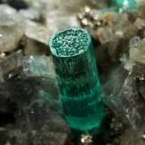 Beryl (variety emerald), Albite (variety cleavelandite), Pyrite, Calcite<br />Chivor mining district, Manantial Mine, Municipio Chivor, Eastern Emerald Belt, Boyacá Department, Colombia<br />44x23x24mm, main xl=8mm<br /> (Author: Fiebre Verde)