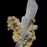 Quartz, Calcite<br />Santa Eulalia District, Municipio Aquiles Serdán, Chihuahua, Mexico<br />8.5 x 5.1 cm<br /> (Author: am mizunaka)