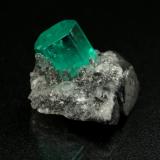 Beryl (variety emerald), Calcite<br />Muzo mining district, Western Emerald Belt, Boyacá Department, Colombia<br />xl=9x7mm<br /> (Author: Fiebre Verde)