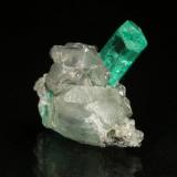 Beryl (variety emerald), Calcite, Dolomite<br />Coscuez mining district, Municipio San Pablo de Borbur, Western Emerald Belt, Boyacá Department, Colombia<br />xl=18x6mm<br /> (Author: Fiebre Verde)