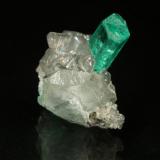 Beryl (variety emerald), Calcite, Dolomite<br />Coscuez mining district, Municipio San Pablo de Borbur, Western Emerald Belt, Boyacá Department, Colombia<br />xl=18x6mm<br /> (Author: Fiebre Verde)