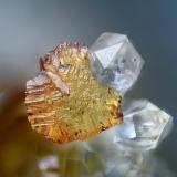 Siderita, CuarzoSan Carlos Mine, Hiendelaencina, Comarca Serranía de Guadalajara, Guadalajara, Castilla-La Mancha, SpainCampo de visión 2 mm (Autor: Juan Miguel)