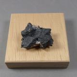 Acantita (argentita)Dolores Mine, Chañarcillo, Copiapó Province, Atacama Region, Chile3 x 2 cm. (Autor: J. G. Alcolea)