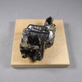 Ferberita<br />Minas da Panasqueira, Aldeia de São Francisco de Assis, Covilhã, Castelo Branco, Cova da Beira, Centro, Portugal<br />7,5 x 4,8 x 3,8 cm.<br /> (Autor: J. G. Alcolea)