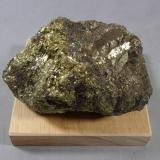 Pentlandita<br />Mina Levack, Levack, Distrito Sudbury, Ontario, Canadá<br />8 x 5 cm.<br /> (Autor: J. G. Alcolea)