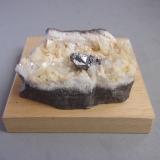 Cinabrio<br />Mina Tongren, Tongren, Prefectura Tongren, Provincia Guizhou, China<br />6,9 x 4,3 x 28 cm.<br /> (Autor: J. G. Alcolea)