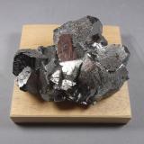 Arsenopirita<br />Mina Yaogangxian, Yizhang, Prefectura Chenzhou, Provincia Hunan, China<br />8 x 6 x 2,5 cm.<br /> (Autor: J. G. Alcolea)