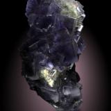 Fluorita<br />Coquera del Liso, La Cabaña, Valdelmar, zona minera de Berbes, Berbes, Ribadesella, Comarca Oriente, Principado de Asturias (Asturias), España<br />14x9 cm, cristales de hasta 25 mm de arista<br /> (Autor: Raul Vancouver)