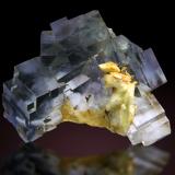 Fluorita<br />La Cabaña, Valdelmar, zona minera de Berbes, Berbes, Ribadesella, Comarca Oriente, Principado de Asturias (Asturias), España<br />85x60mm, cristales hasta 30mm<br /> (Autor: Raul Vancouver)