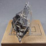 Bismutinita<br />Mina Farallón, Veta Farallón Viejo, Cerro Tazna, Distrito Atocha-Quechisla, Provincia Nor Chichas, Departamento Potosí, Bolivia<br />9,2 x 6,8 x 1,8 cm.<br /> (Autor: J. G. Alcolea)