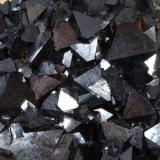 Magnetita<br />Cerro Huañaquino, Paco Grande, Provincia Tomás Frías, Departamento Potosí, Bolivia<br />10 x 6,5 x 4 cm.<br /> (Autor: J. G. Alcolea)