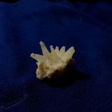Calcita<br />Cantera Casablanca, Lloma Alta, Les Boqueres, San Vicente del Raspeig/Sant Vicent del Raspeig, Comarca Campo de Alicante, Alicante / Alacant, Comunidad Valenciana / Comunitat Valenciana, España<br />3,5cm x 2cm x 2cm<br /> (Autor: srm13151)