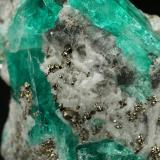 Beryl (variety emerald), Albite (variety cleavelandite), Calcite, Pyrite<br />Chivor mining district, Municipio Chivor, Eastern Emerald Belt, Boyacá Department, Colombia<br />24x26x12mm, largest xl=14mm<br /> (Author: Fiebre Verde)