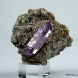 Quartz (variety amethyst)<br />Cerro de la Concordia, Piedra Parada (Las Vigas), Municipio Tatatila, Veracruz (Veracruz de Ignacio de la Llave), Mexico<br />5 x 4.2 x 3.3 centimeters<br /> (Author: Ricardo Melendez)